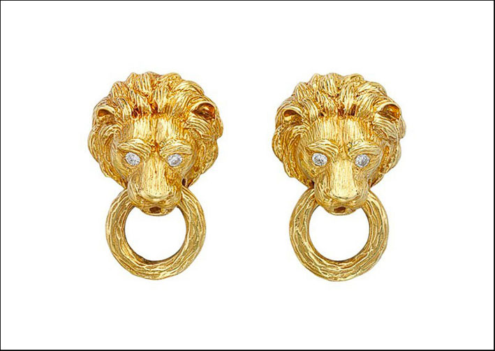 Orecchini in oro di Van Cleef & Arpels con testa di leone. Venduti per  21.250 dollari