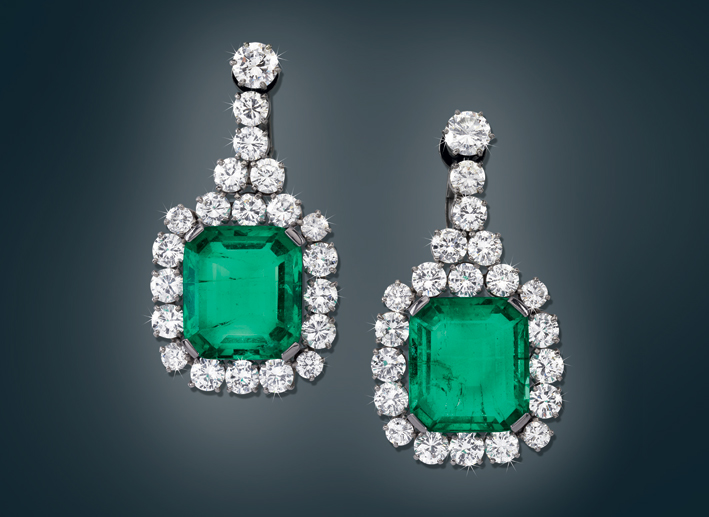 Orecchini pendenti con smeraldi e brillanti. Stima tra 30.000 e 50.000 euro