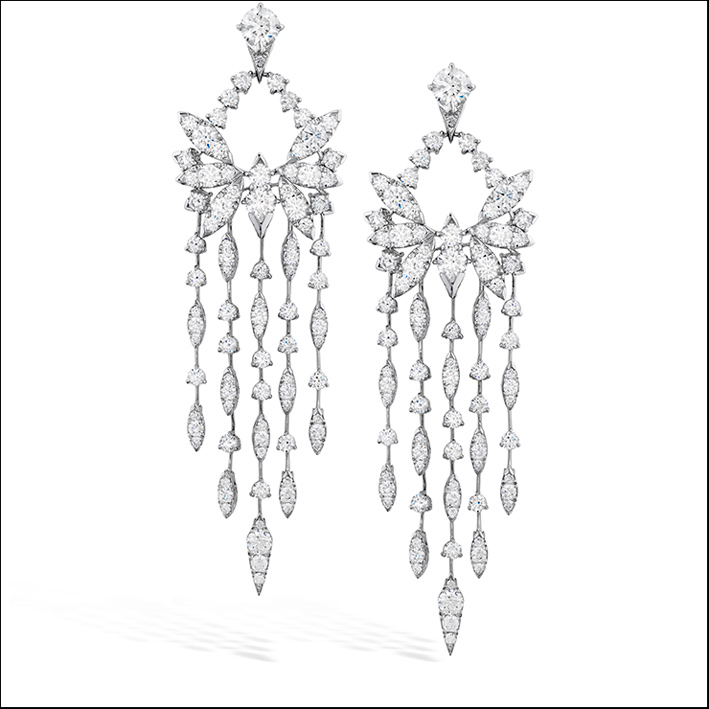 Orecchini chandelier della collezione White Kite, oro bianco e diamanti. Prezzo: 70.000 dollari