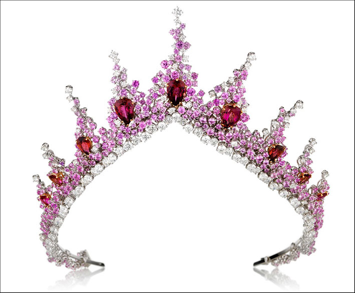 Tiara con diamanti, rubini e zaffiri rosa