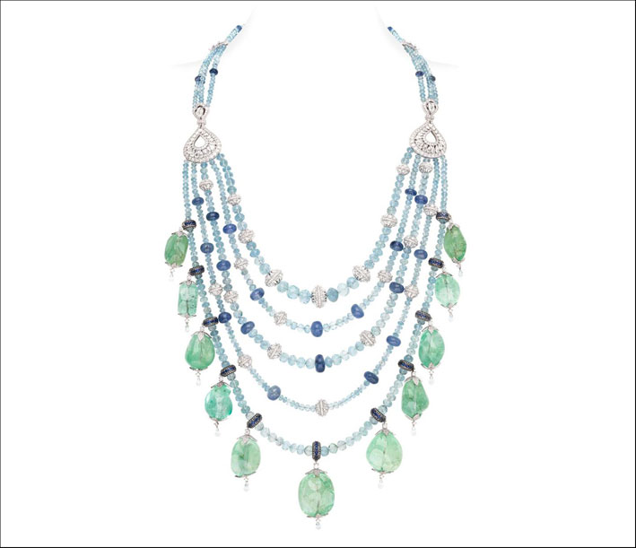 Collana con smeraldi colombiani per 96 carati, zaffiri e diamanti
