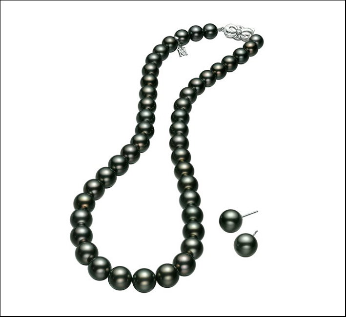 Collana di perle nere South Sea con orecchini. Prezzo: 89.500 dollari