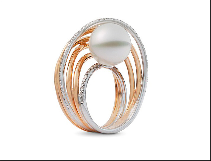Anello con perla coltivata, diamanti e oro rosa. Prezzo: 16.000 dollari