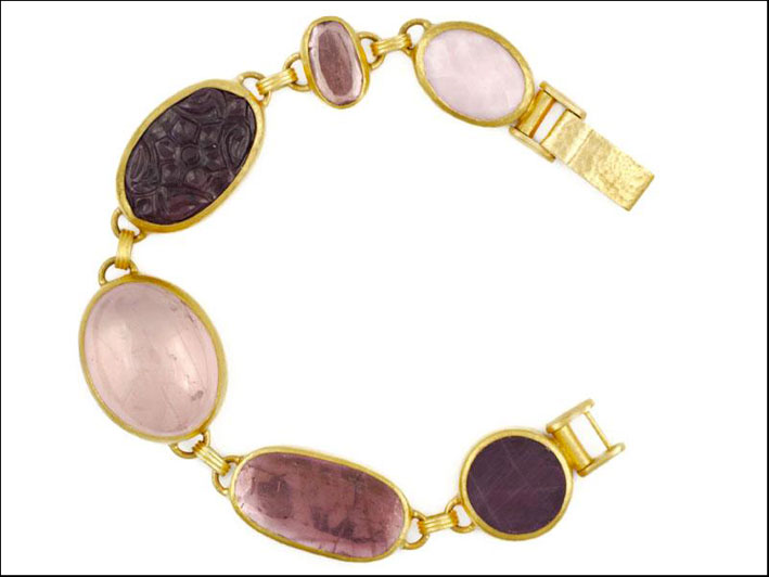 Bracciale in oro con tormaline rosa, opale e rubini