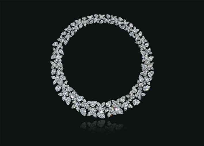 Collana con diamanti a grappolo di Harry Winston, fotografata da Cecil Beaton. Venduta per 1 milione di dollari