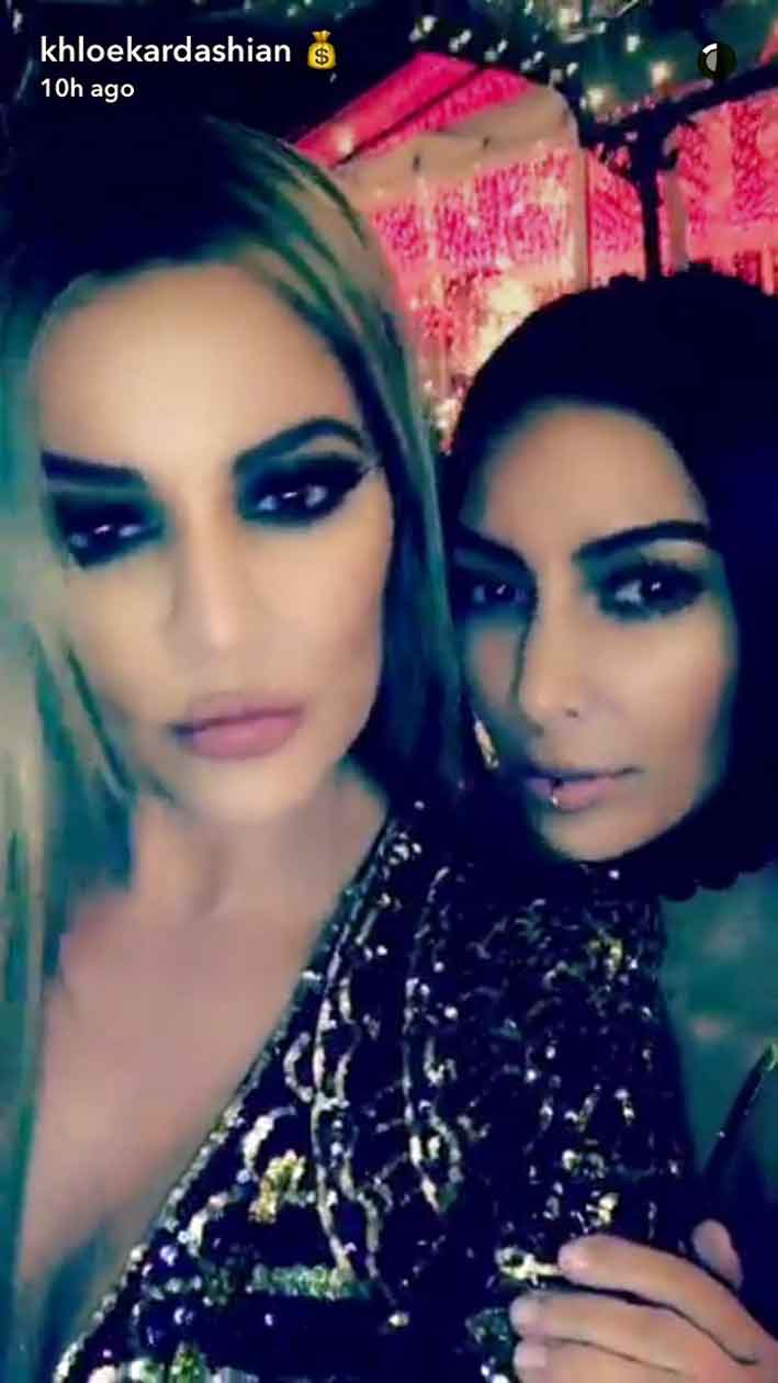 Kim Kardashian con la sorella Klhloe