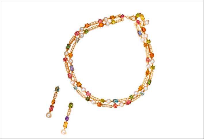 Bulgari, orecchini e collana con pietre colorate, diamanti e perle