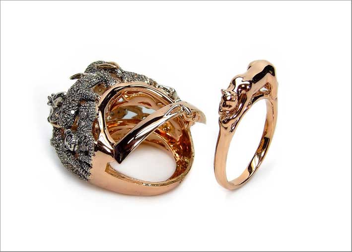 Anello Panther, in oro rosa, argento e diamanti brown. Prezzo: 9230 euro