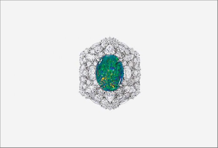 Anello con opali e diamanti della collezione Dior et d'Opales