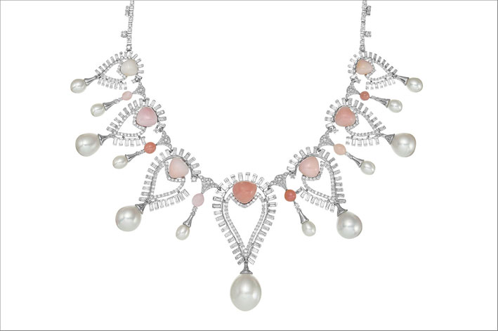Collana della Persica Suite, in oro biancodiamanti taglio baguette e brillante, perle. Prezzo: 136.000 sterline 