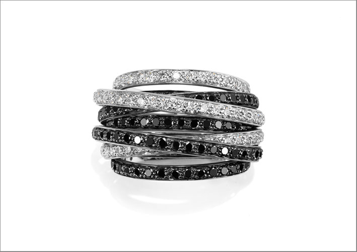 De Grisogono, anello Allegra con diamanti bianchi e neri
