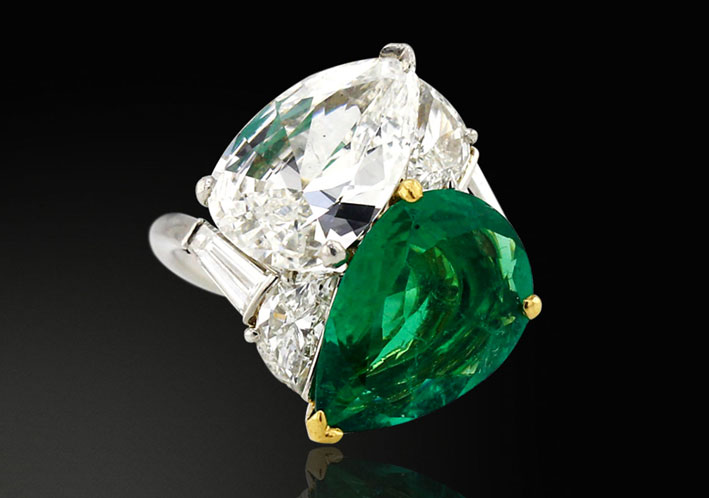 Anello Toi et Moi di Bulgari, con diamante e smeraldo