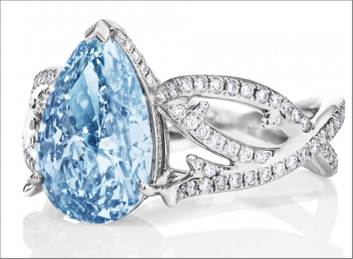Collezione 1888 Master Diamonds De Beers, anello con diamante Vivid blue taglio a pera