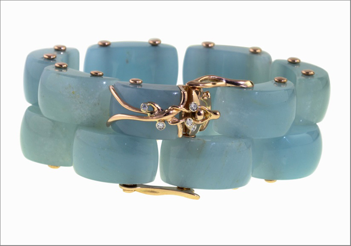 Alba Panther bracelet; 18kt rose gold gr. 15,60; stainless steel pins; brilliant cut diamond ct. 0,06; milky aquamarine ct. 408,00. Prezzo: 17.500 euro