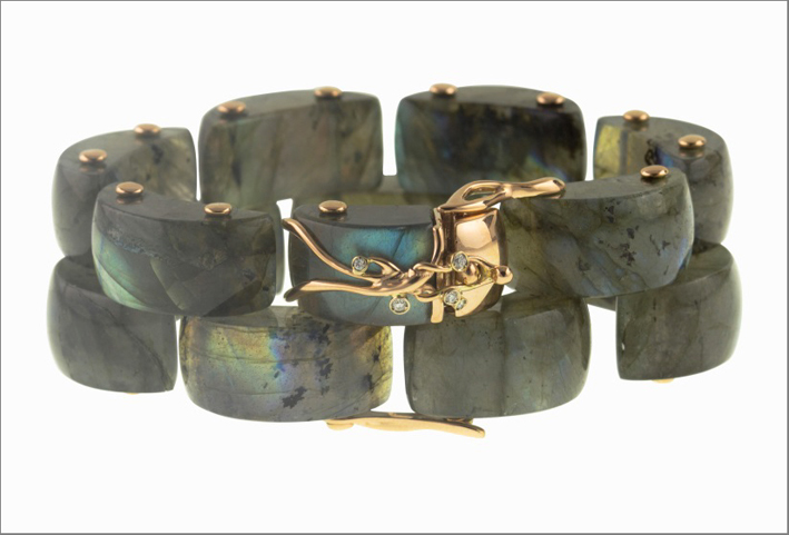 Alba Panther bracelet; 18kt rose gold gr. 17,50; stainless steel pins; brilliant cut diamond ct. 0,06; labradorite. Prezzo: 10.550 euro