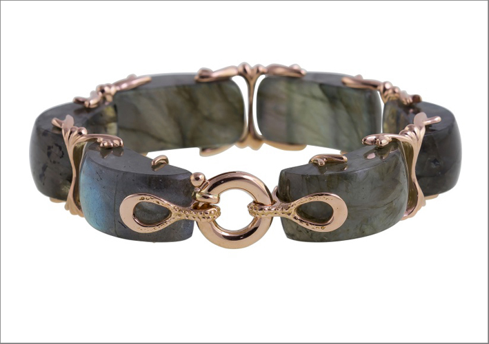Nodo d'Amore bracelet; 18kt rose gold gr. 20,35; labradorite. Prezzo: 7.000 euro