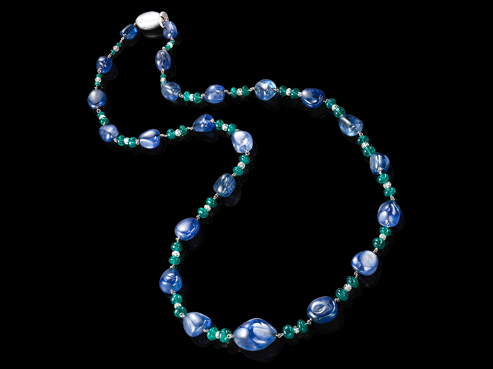 Collana con elementi in zaffiro e smeraldo alternati con rondelle di brillanti
