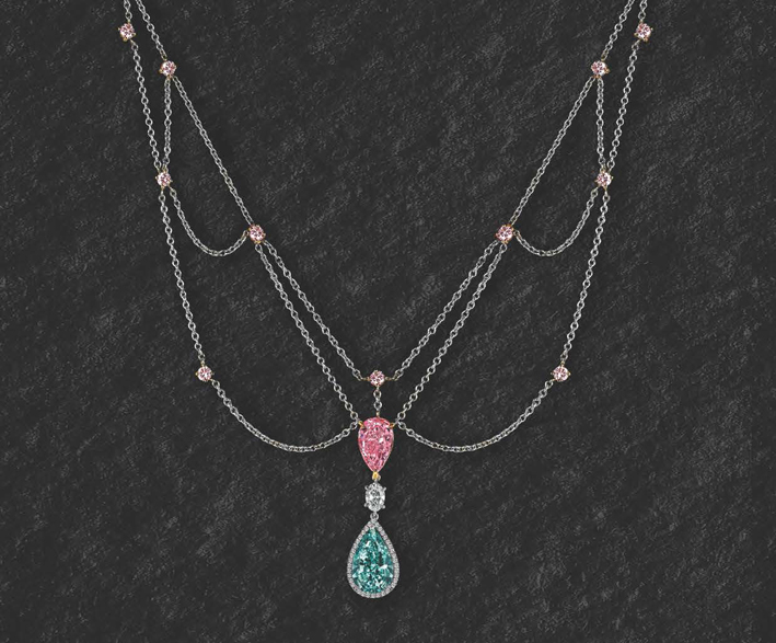 Collana con pendente in diamanti bianchi, diamante rosa e raro diamante verde-blu
