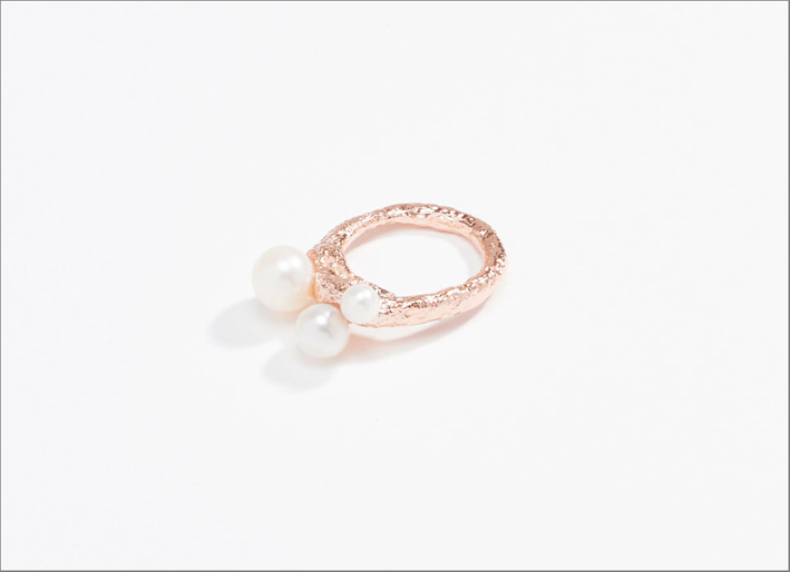 Pearly, anello ispirato alla pasta. Prezzo; 375 dollari