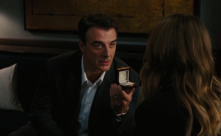 Mr Big regala l'anello con diamante nero a Carrie Bradshaw in «Sex and the City»