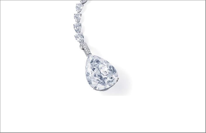 Pendente con diamante a pera da 56 carati. Stima: 5-7 milioni di dollari