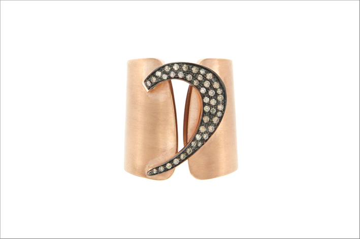 Collezione D-Band, anello in oro rosa e diamanti brown