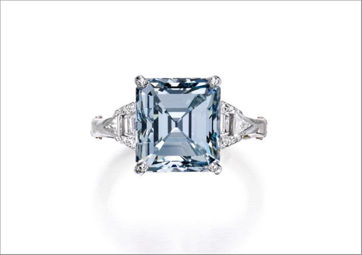 Anello con diamante grigio-blu venduto per 1,6 milioni di dollari