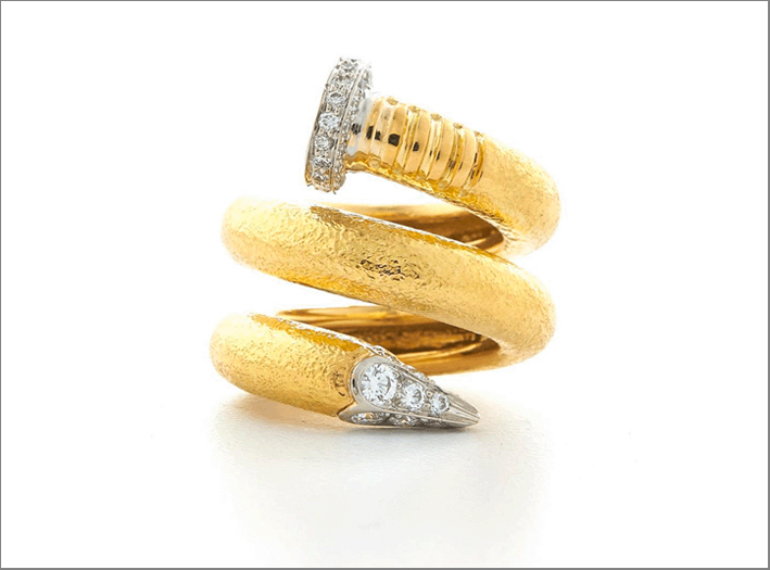 Anello Nail, in oro e diamanti dalla Tool Chest collection