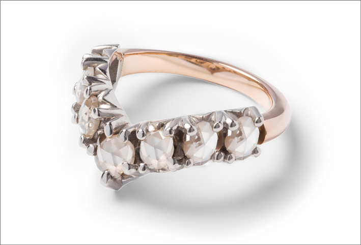 Nana Fink, anello in oro rosa e bianco, con diamanti antique cut. Prezzo: 4.800 dollari o franchi svizzeri. Stella Ring, Rose & White Gold, Antique cut Diamonds (1.7ct)