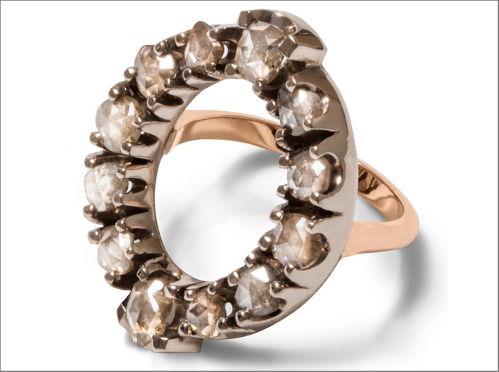 Nana Fink, anello in oro rosa con diamanti antique cut. Prezzo: 7.800 dollari o franchi svizzeri