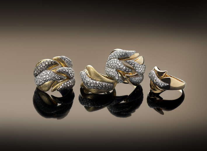Anelli della collezione Waves, oro giallo e diamanti