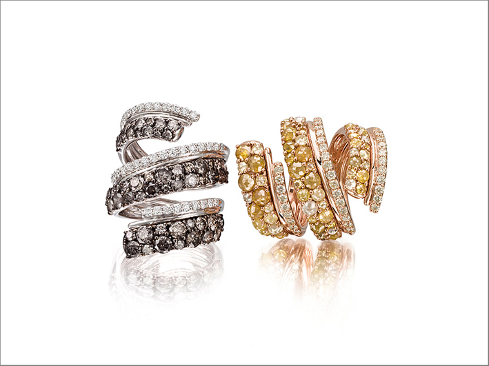Tiramisù, anello in oro bianco, incolore e diamanti grigi. Anello in oro rosa, diamanti incolori e gialli