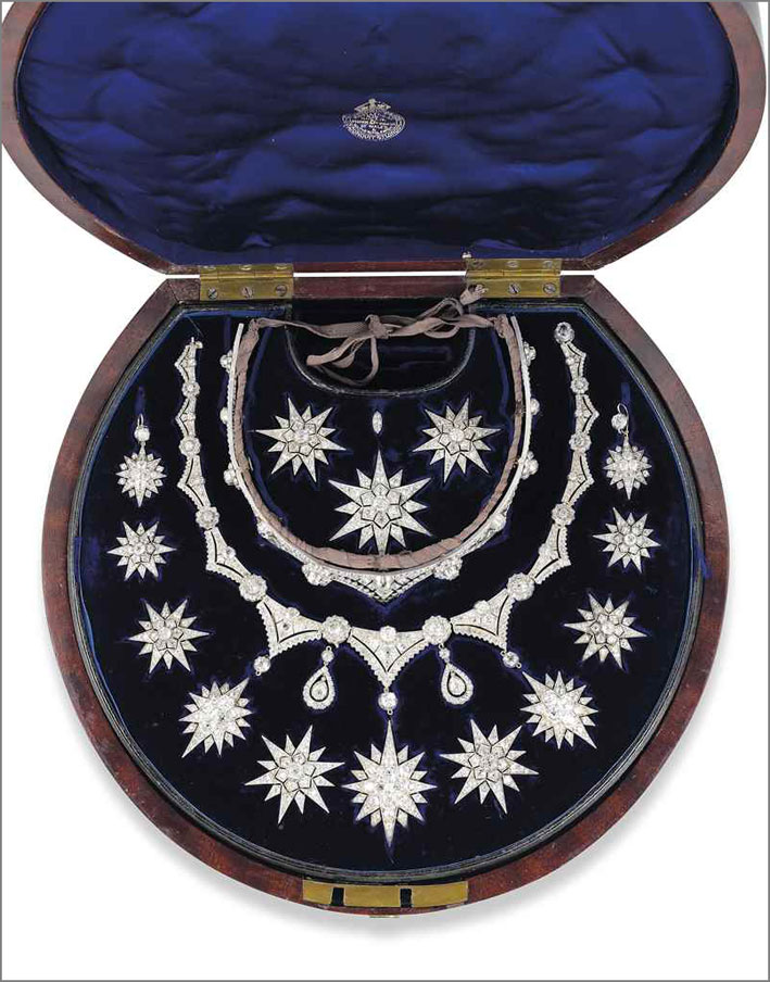 Parure datata 1870 composta da diadema e collana con stelle composte da diamanti