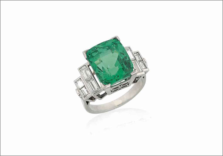 Anello con smeraldo colombiano e diamanti, venduto per 205.275 dollari