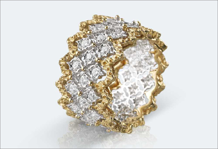 Collezione Rombi, anello Eternelle in oro bianco e giallo. Prezzo: 11.000 euro