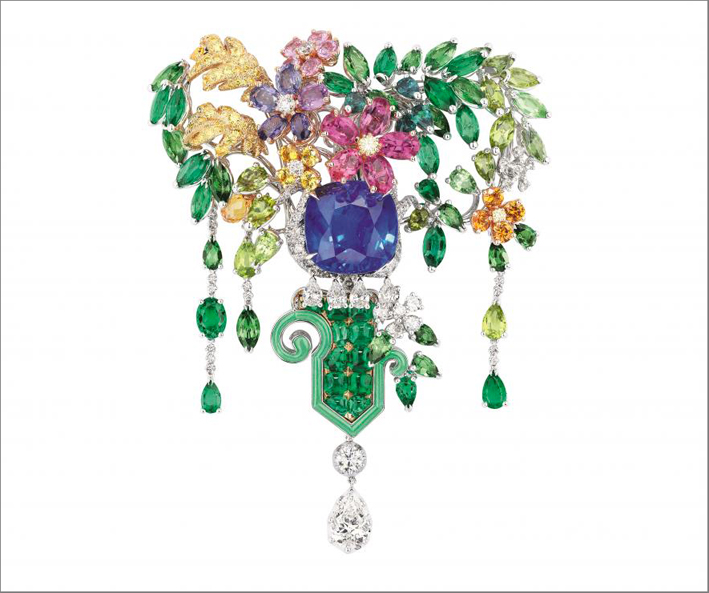 Dior, spilla Bosquet d'Encelade, con smeraldi e zaffiri