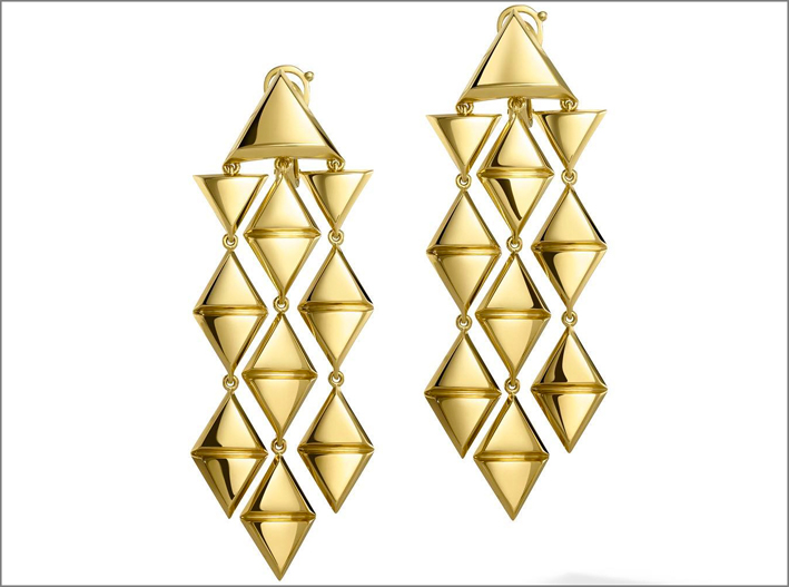 Orecchini in oro con motivo a triangoli
