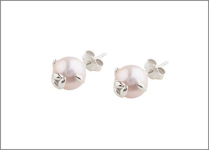 Bea Bongiasca, orecchini con perle. Prezzo: 170 euro