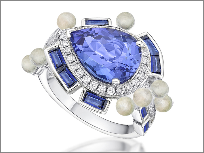 Sarah Ho, collezione Wisteria, anello in oro bianco, tanzanite, pietra luna, zaffiri, diamanti