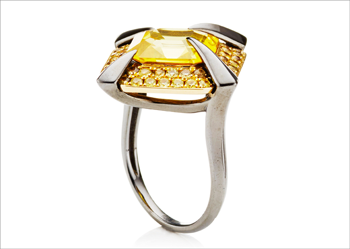 Tito Pedrini, anello con zaffiro giallo, pezzo unico