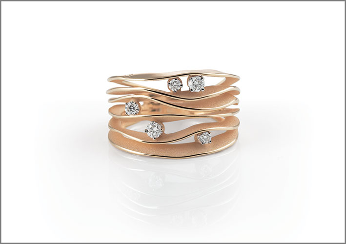 Ring Dune in orange 18 ct gold and diamonds from the planet of essential design by Cammilli
