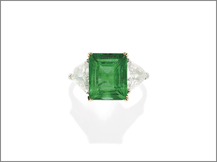 Anello in platino con smeraldo colombiano taglio rettangolare a gradini di 4,31 carati