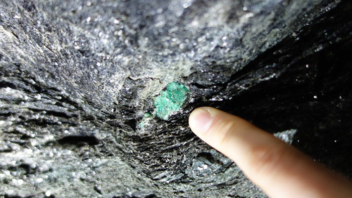 Smeraldo incastonato nella roccia
