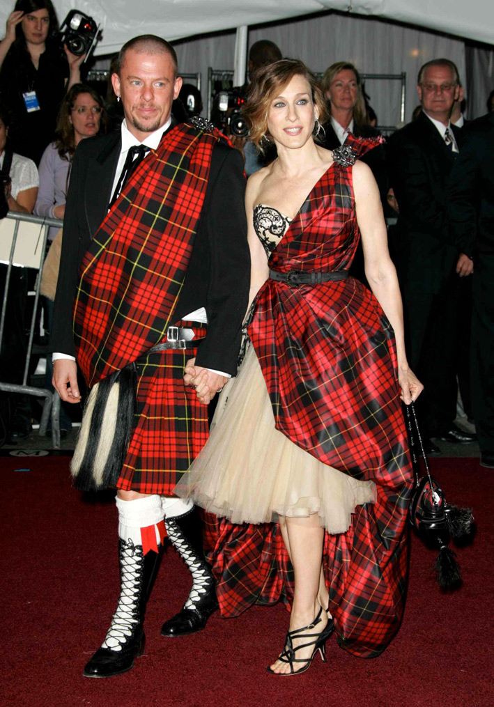 Alexander McQueen con Sarah Jessica Parker. Photo: Rex Features