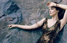 Rachel Weisz appeared in two Serpenti bracelets and a watch for an image in a series of 2012 Bulgari advertisements