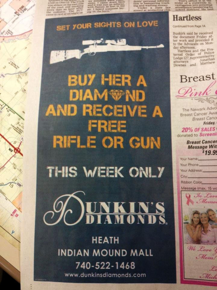 La pubblicità in cui si promettono un fucile e una pistola per chi acquista un diamante