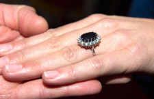 L'anello di fidanzamanto indossato da Kate Middleton. Era di Lady Diana