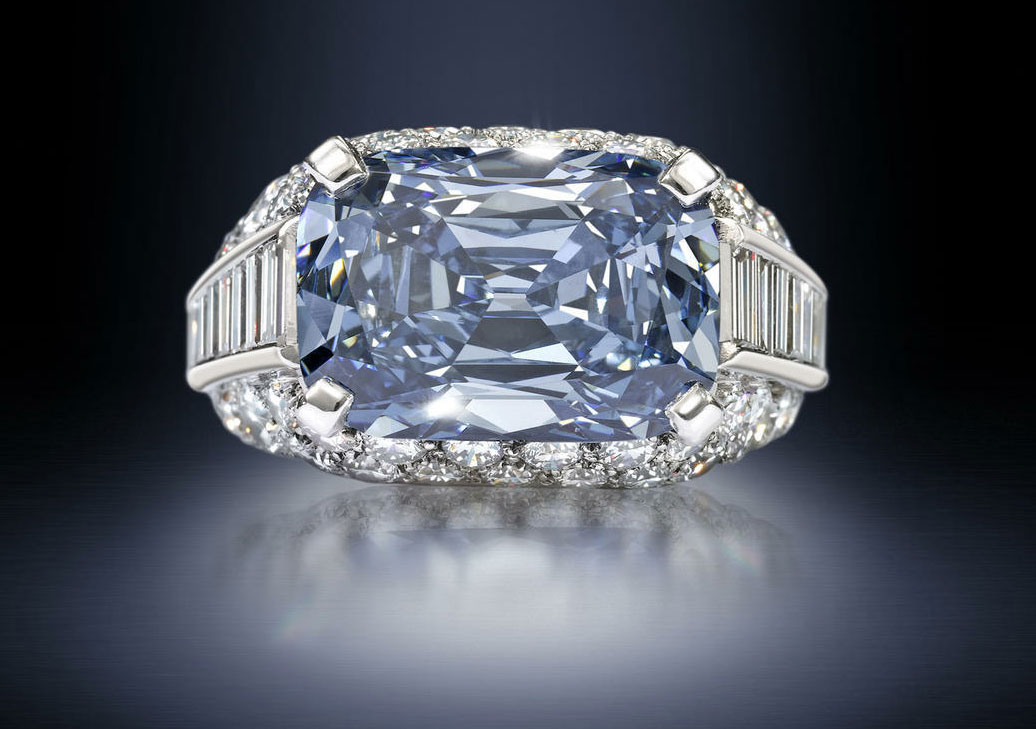 L'anello di Bulgari con il diamante blu