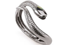 MisakiBracelet in silver with titanium plating abalone accent and dyed black freshwater in mouth €715
