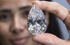 Il diamante a pera da 101 carati: valutato 30 milioni di euro